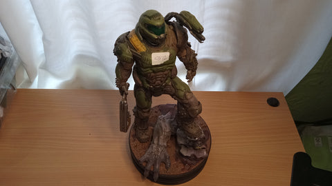 Doom Eternal Doom Slayer Modern Icons ThinkGeek Collectible Statue DAMAGE