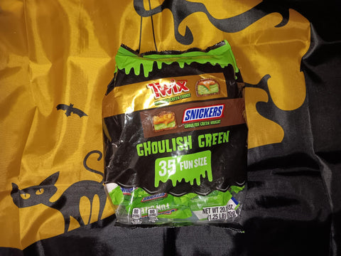 HALLOWEEN Candy Twix and Snickers 35 Ghoulish Green Chocolate Fun Size Assortment 20.13oz