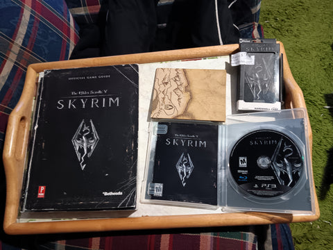 Skyrim BUNDLE PS3 Game Strategy Guide Iphone 5 Phone Case