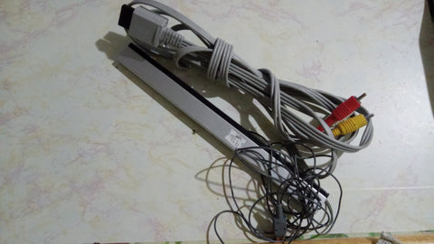 Wii BUNDLE OEM AV Cable + Unbranded Sensor Bar